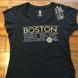 NWT Women’s NHL Boston Bruins v-neck T-shirt